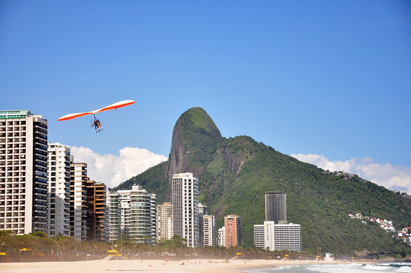 Voo de asa delta na Praia de S&atilde;o Conrado