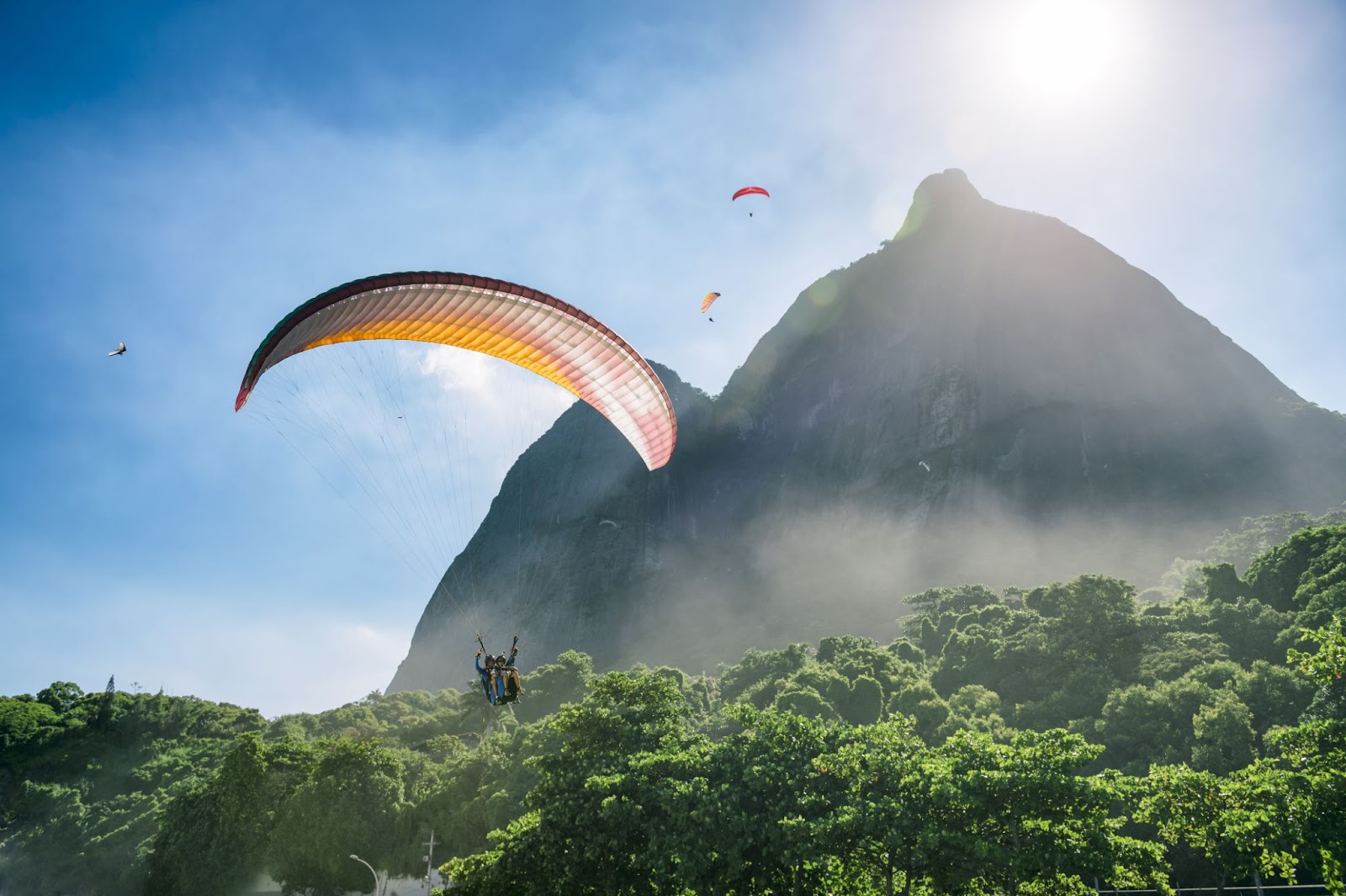 Parapente na Pedra da G&aacute;vea
